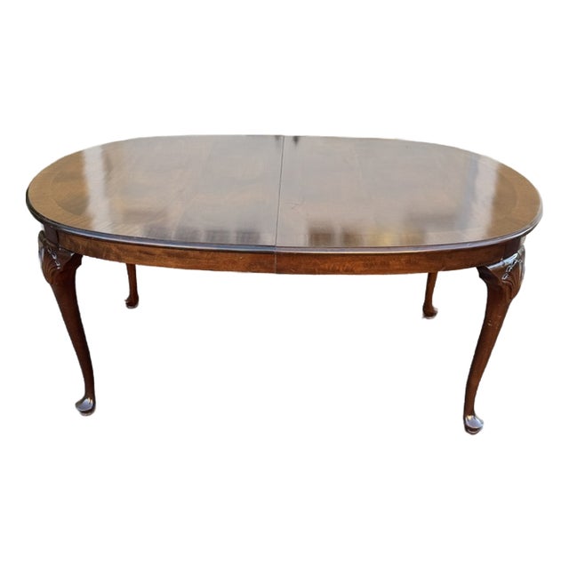 Late 20th Century Attributed to Councill Craftsmen Queen Anne Style Mahogany Dining Room Table With 2 Leaves and Pads For Sale