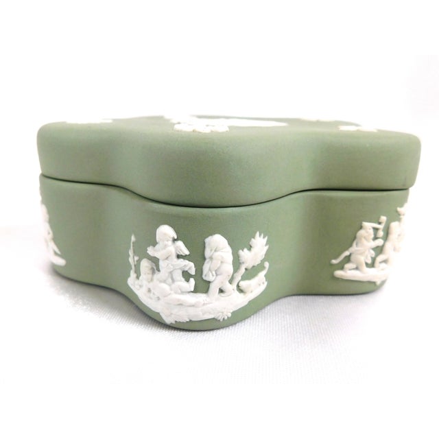 1950s 1950s Wedgwood Star Shaped Celedon Jasperware Trinket Box For Sale - Image 5 of 9