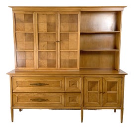 Example of Tomlinson China and Display Cabinets