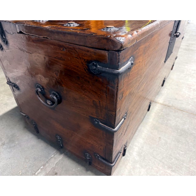 Large Superb Antique Korean Ton-Kwe Chest with Iron Hardware For Sale In Atlanta - Image 6 of 18