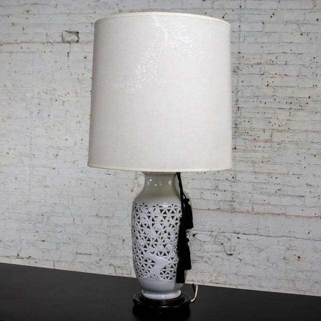 Mid-20th Century Chinoiserie Table Lamp White Pierced Porcelain Blanc De Chine For Sale - Image 6 of 18