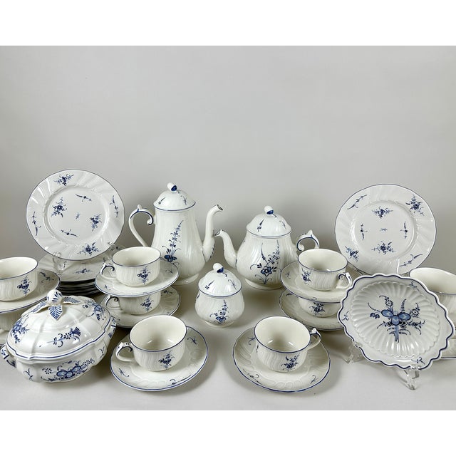 Vintage Luxembourg Vitro-Porcelain Tea Service from Villeroy & Boch, 1970s, Set of 39 For Sale - Image 4 of 11