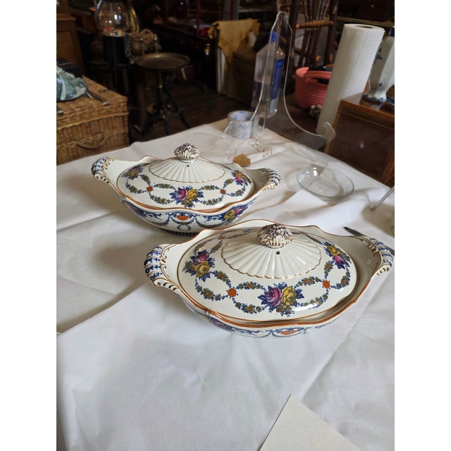 Victorian Pair of Wedgwood Tureens Grosvenor Pattern For Sale - Image 3 of 13