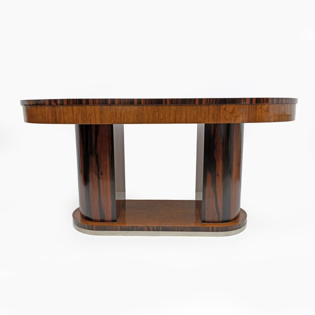 Art Deco dining table in walnut and briar, Restored and shellac polished, Italian production from the 1940s.