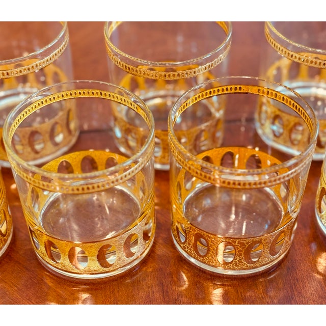 Culver Ltd. Mid 20th Century American Culver Antigua Gold Whiskey Glasses, Set of 7 For Sale - Image 4 of 7