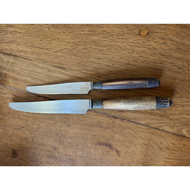 Art Deco Knives with Wooden Handles and Engraved Metal Ferrules in Two Boxes from As du Trèfle, 1930, Set of 24 For Sale - Image 6 of 8