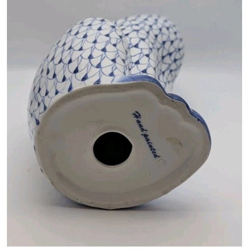 Mid-Century Modern Vintage MCM Andrea by Sadek Porcelain Hand Painted Blue White Fishnet Cat Figurine For Sale - Image 3 of 5