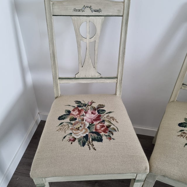 Shabby Chic Vintage Chairs – Set of 2 Elegant vintage-style chairs with hand-painted wooden frames and floral needlepoint...
