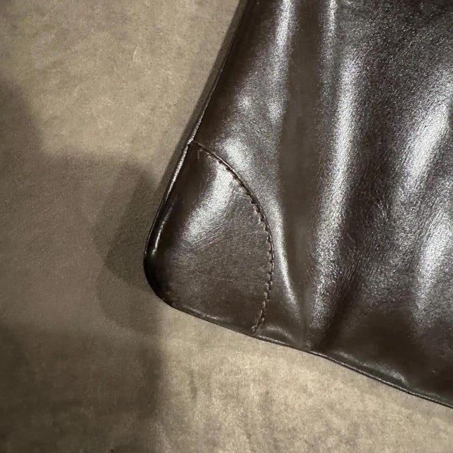 Contemporary 1980s Iconic Brown Leather and Brass Shoulder Bag by Roberta Di Camerino For Sale - Image 3 of 9