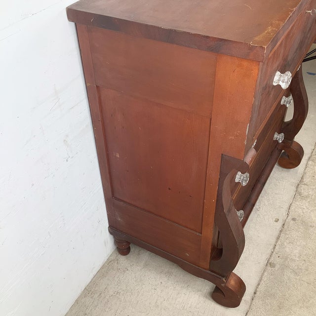 19th Century American Empire Flame Mahogany Four-Drawer Chest For Sale In Philadelphia - Image 6 of 18