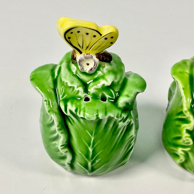 Kelly Green 1970s Vintage Boho Chic Hollywood Regency Lettuce Leaf Salt & Pepper Shakers - A Pair. For Sale - Image 8 of 11