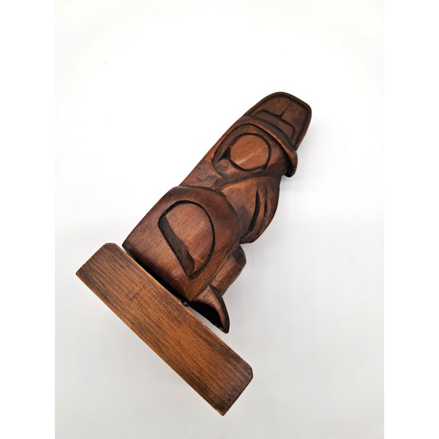 Brown Vintage Joe Becker 6" Raven Wood Carving Totem Coast Salish Musqueam First Nations British Columbia For Sale - Image 8 of 12