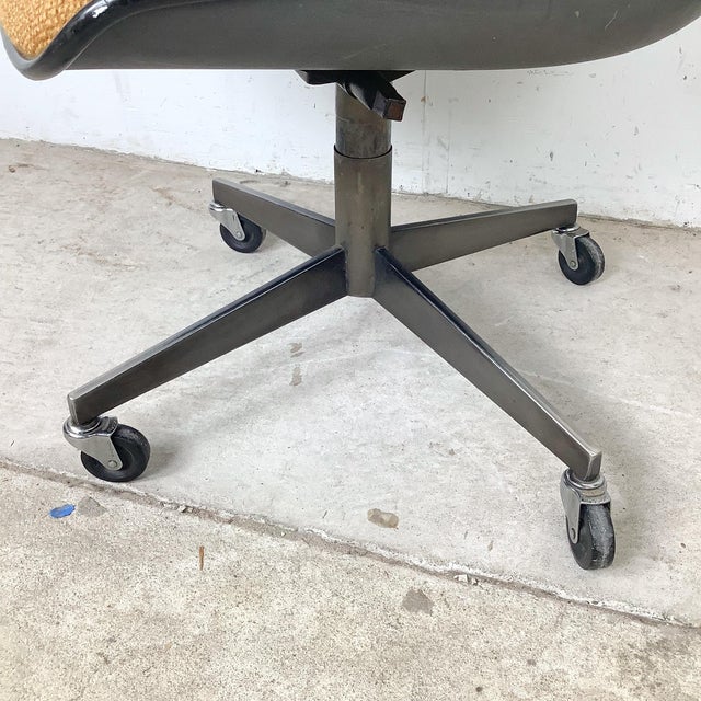 Vintage Steelcase 454 Series Desk Chair, Circa 1970s For Sale In Philadelphia - Image 6 of 12