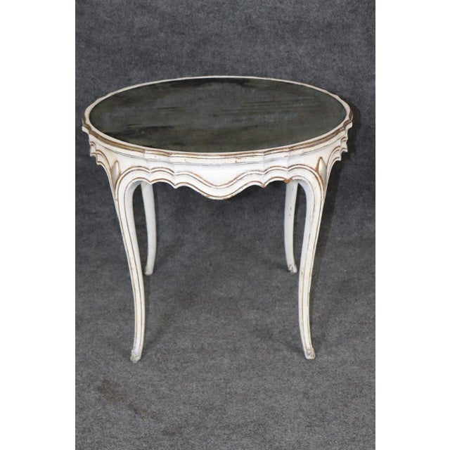1950s Pair French Louis XV Style Parcel Gilt Distressed Mirror Top End Tables For Sale - Image 5 of 11