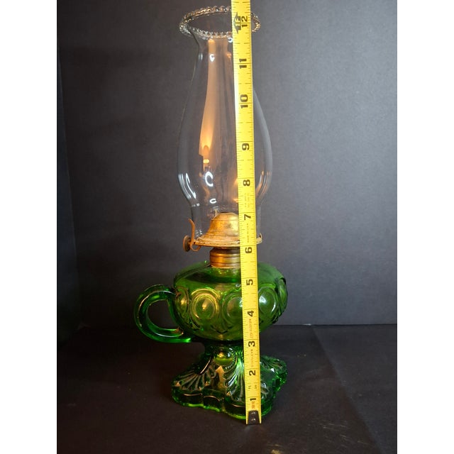 Vintage Hollywood Regency l.e. Smith Emerald Green Moon & Star Glass Finger Oil Lamp Brass Burner Chimney For Sale - Image 18 of 18