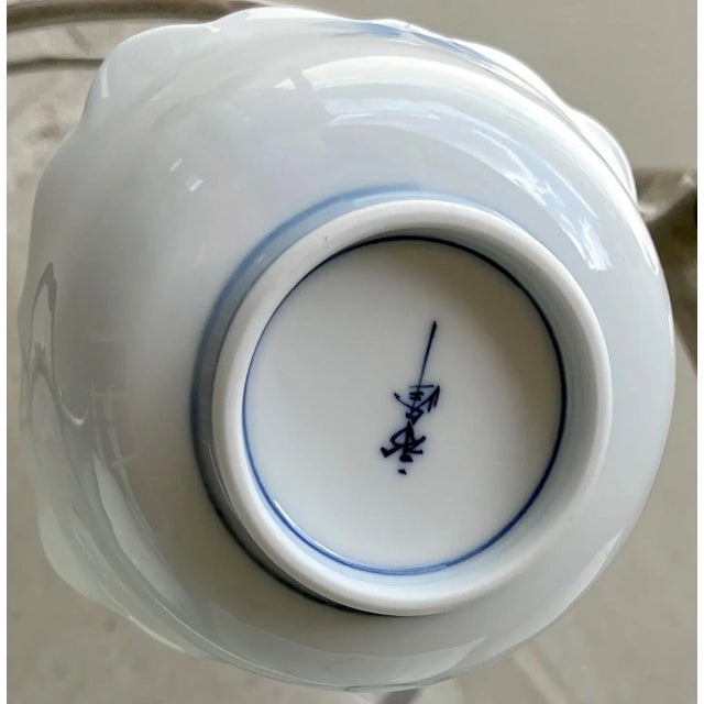 Late 20th-Century Sometsuke -染付 (Blue & White) Petite Porcelain Scalloped Dessert Bowls - Set of 5 For Sale - Image 11 of 12