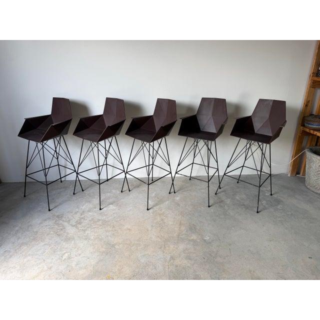 2000 - 2009 Vondom Faz Modern Outdoor Patio Bar Stools With Armrests by Ramón Esteve – Set of 5 For Sale - Image 5 of 12