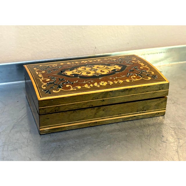 1950s-60s Italian inlaid wood jewelry or trinket box. Excellent condition.