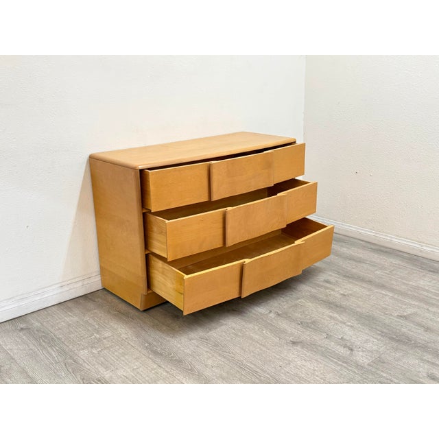 1950s Heywood Wakefield Chest of Drawers For Sale - Image 5 of 12