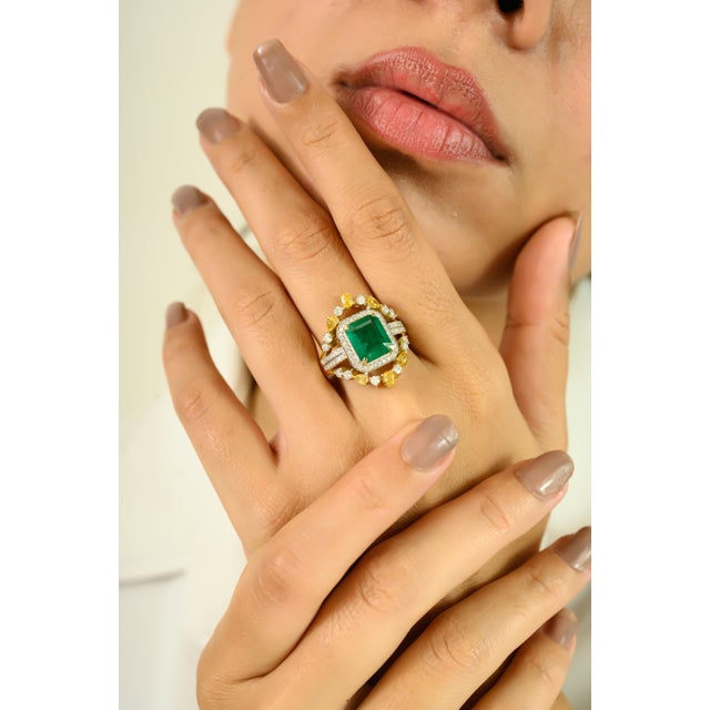 Metal Vintage Emerald Cocktail Ring With Yellow Diamonds in 14k Gold Size 6.5 For Sale - Image 7 of 11