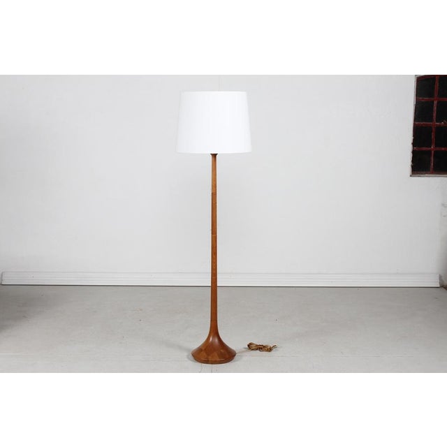 Teak floor lamp by Danish designer Lisbeth Brams manufactured by Fog & Mørup in Danmark. The lamp base is made of stave...