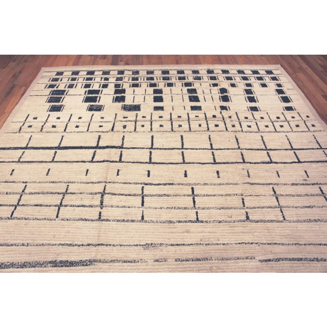 A Beautiful Room Size Ivory Background Modern Central Asian Rug, Country of Origin: Central Asia, Circa date: Modern Rugs