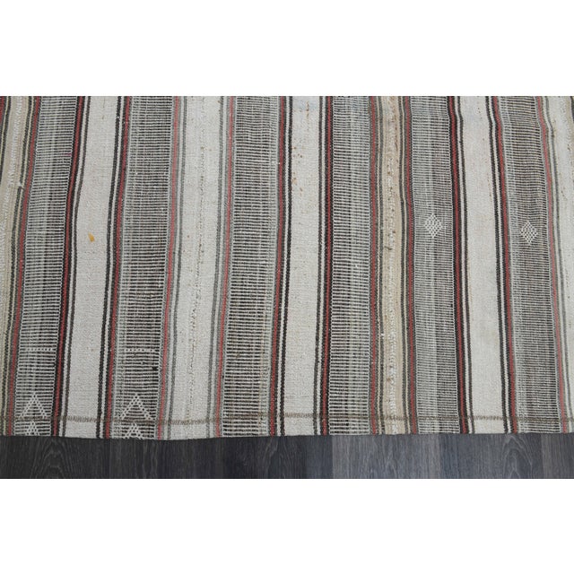 Textile 1970s Vintage Handmade Wool Cotton Gray Kilim Rug For Sale - Image 7 of 11