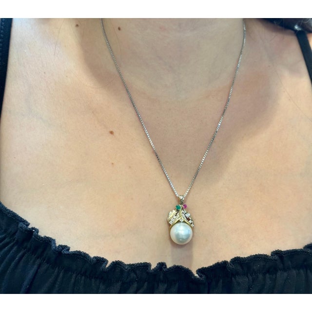 14mm South Sea Cultured Pearl & Diamond 18 K Gold Two Tone Pendant + Chain 14 KG For Sale - Image 11 of 18