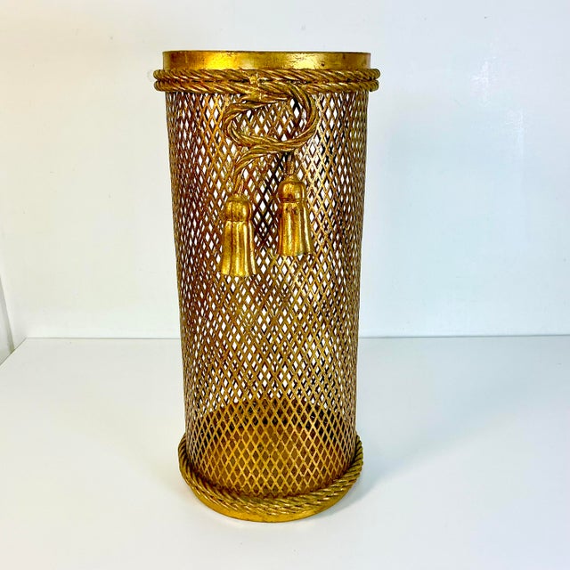 1950s Vintage Li Puma Italian Hollywood Regency Rope & Tassel Metal Mesh Umbrella Stand, Florence For Sale - Image 4 of 13