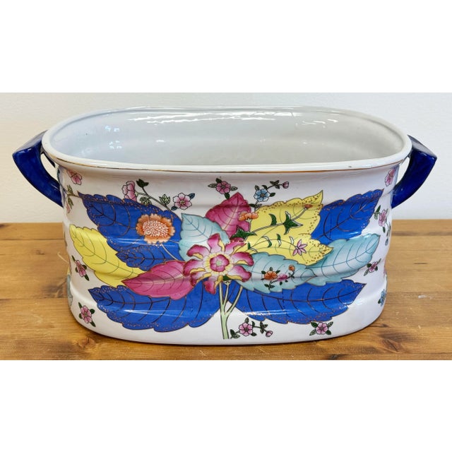 Chinoiserie Large Porcelain Tobacco Leaf Motif Foot Bath or Planter For Sale - Image 3 of 9