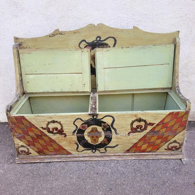 Early 19th Century High-Backed Storage Bench in Green Lacquer, Italy For Sale - Image 3 of 18
