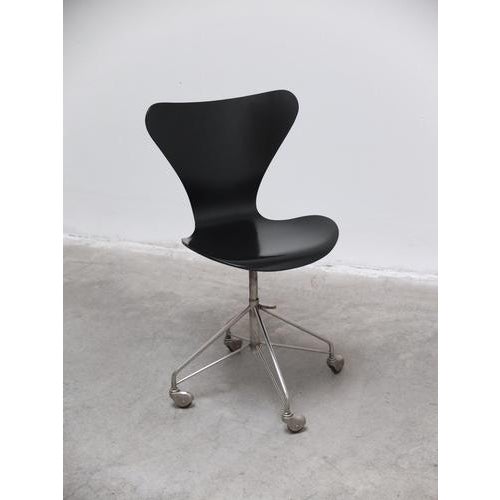 Metal 1st Edition 3117 Swivel Desk Chair by Arne Jacobsen for Fritz Hansen, 1955 For Sale - Image 7 of 17