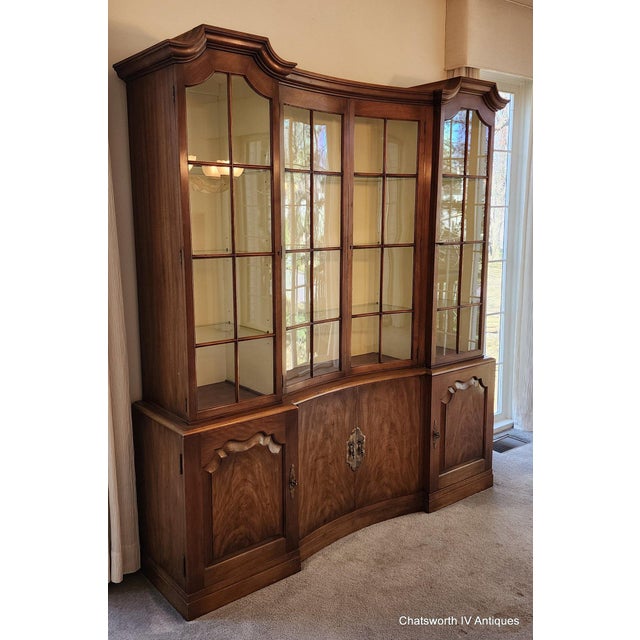 Vintage 1950s John Widdicomb Mahogany Dining Room Breakfront China Cabinet For Sale In New York - Image 6 of 12