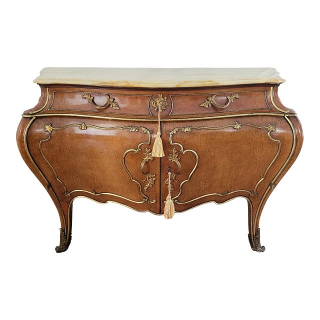Late 19th Century French Amboyna Bombé Commode With Marble Top & Gilt-Bronze Mounts, Circa 1890 For Sale