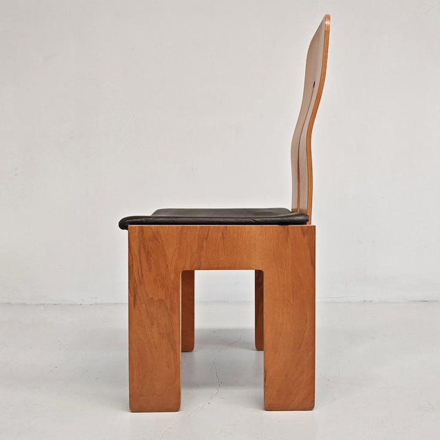 1970s Walnut and Black Leather Model 765 Chair by Carlo Scarpa for Bernini, 1970s For Sale - Image 5 of 18