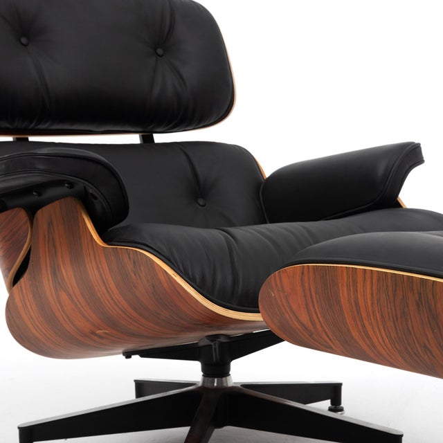 Herman Miller Eames Lounge Chair and Ottoman in Rosewood and Black Leather by Charles & Ray Eames for Herman Miller For Sale - Image 4 of 18