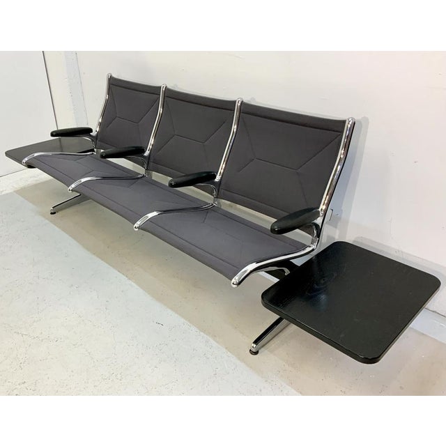 Tandem Sling Airport Seat Bench with Table by Charles & Ray Eames for Herman Miller, 1960s, USA For Sale - Image 12 of 18