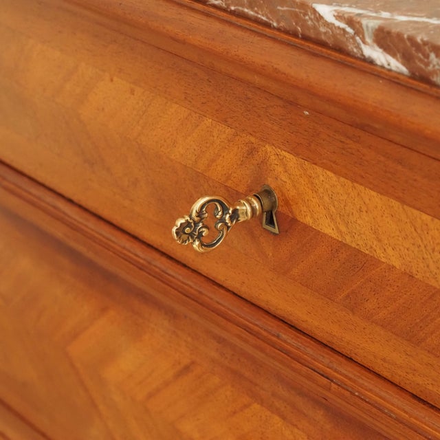 Louis XVI Chest of Drawers in Walnut with Marble Top, 1880s For Sale - Image 3 of 18