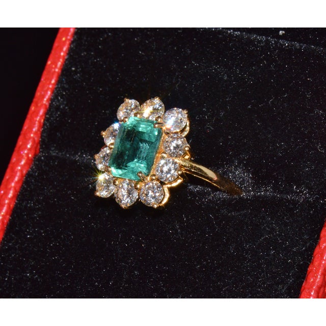 Certified Natural 2.73cts Diamond Emerald 18k Gold Dinner Halo Ring For Sale - Image 13 of 14