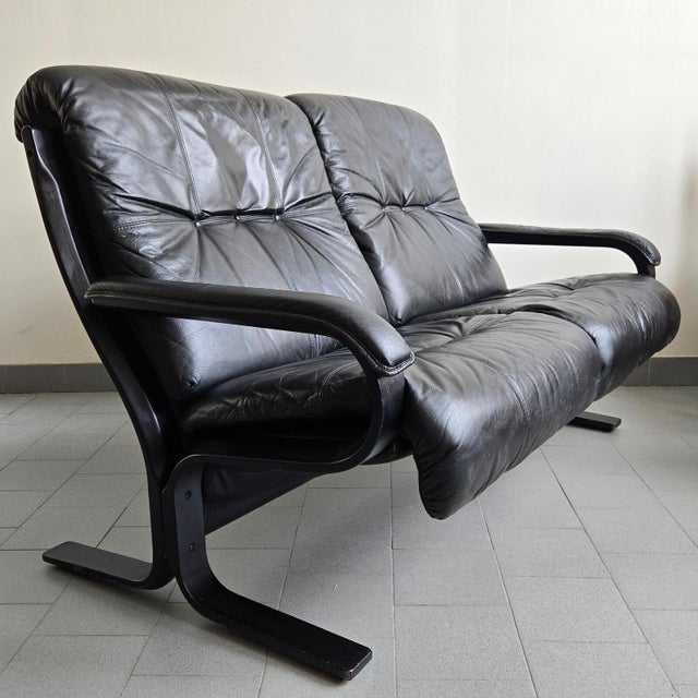Vintage Scandinavian Two-Seater Sofa in Black Leather and Curved Wood, 1970s For Sale - Image 17 of 18