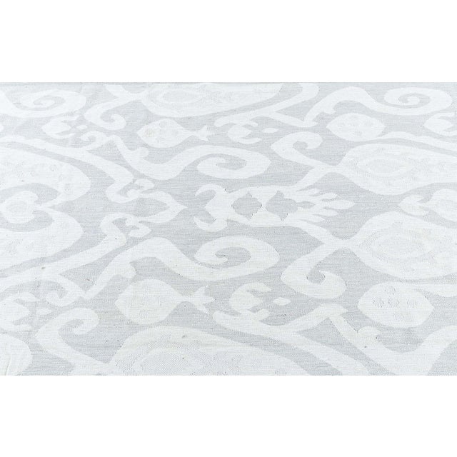 Textile Modern Flatweave Arabesque Gray With White Rug "Silver Whisper" For Sale - Image 7 of 9
