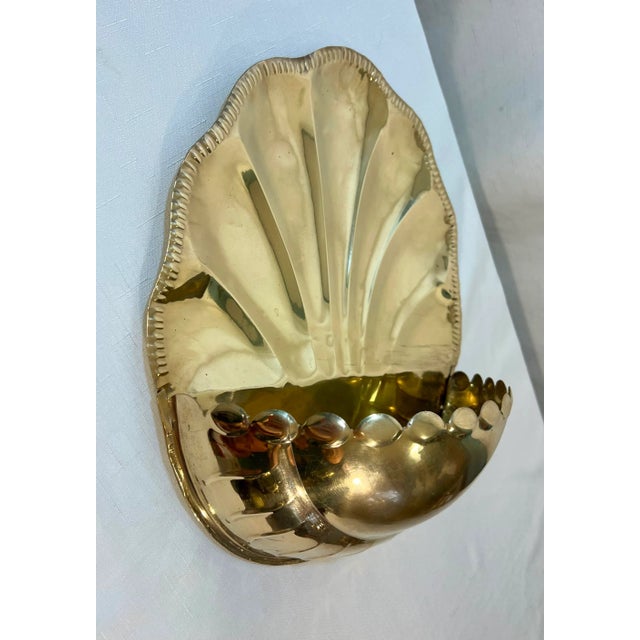 Vintage Hollywood Regency Polished Brass Hand Hammered Repousse Shell Wall Pocket For Sale - Image 4 of 9