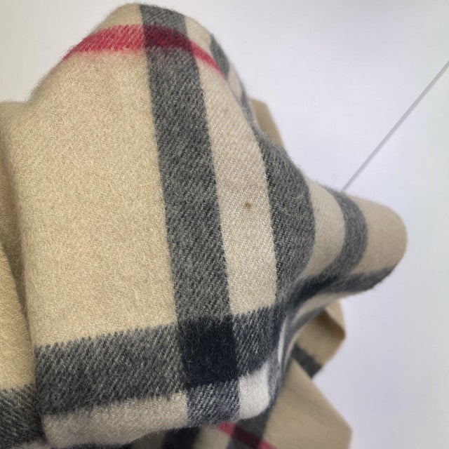 Burberry Beige Plaid 100% Wool Scarf For Sale - Image 6 of 9