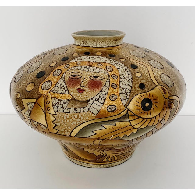 Vintage Alexander Kalifano Large Gold Vase, circa 1980’s in excellent condition.