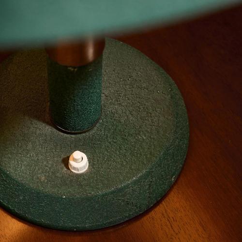 Rationalist Table Lamp in Green Lacquered Metal and Brass with Adjustable Shade, Italy For Sale - Image 6 of 7