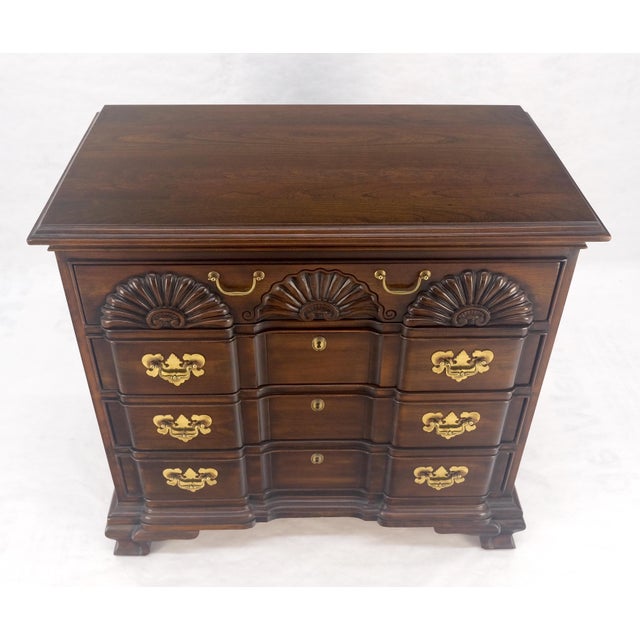Fine Block Front Scallop Carving 4 Drawers Bachelor Chest Dresser MINT