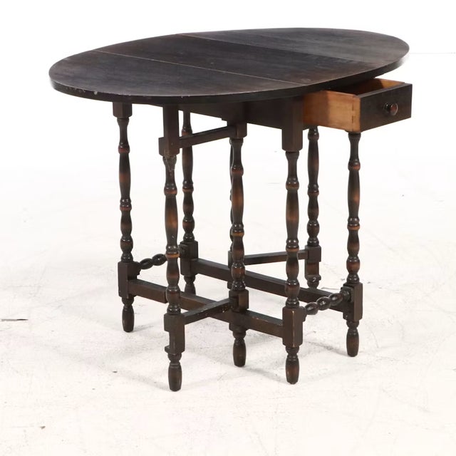 1940s William & Mary Style Turned Walnut Gate-Leg Drop-Leaf Accent Table For Sale - Image 4 of 11