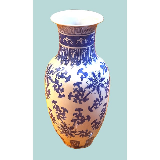 Mid 20th Century Vintage Chinese Blue and White Porcelain Vase For Sale - Image 5 of 10