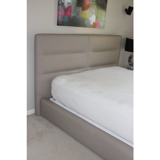 Contemporary Gamma International Sayonara Night Leather Platform Queen Bed For Sale - Image 3 of 8