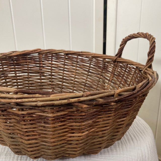 Early 20th Century French-Style Woven Willow Round Gathering Basket For Sale - Image 9 of 12